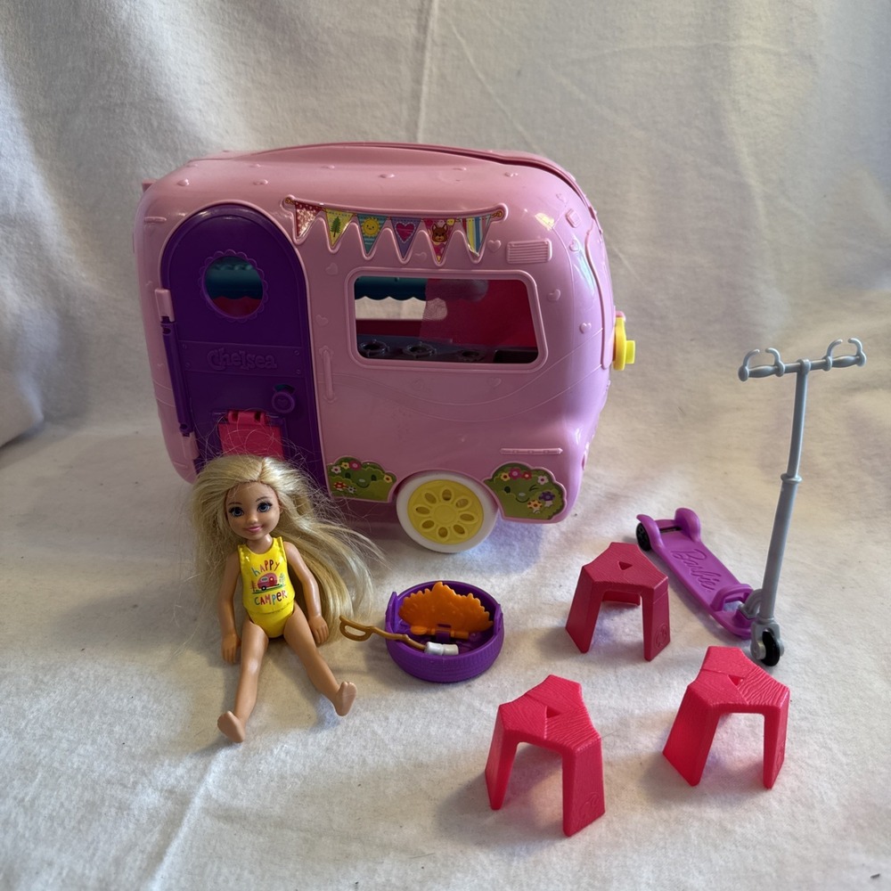 Chelsea Pink Camper/RV Vehicle Playset Opens Bunk Beds Kitchen 6in Doll Bundle